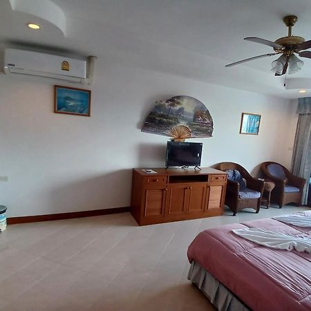Aksarai Hotel Patong Экстерьер фото