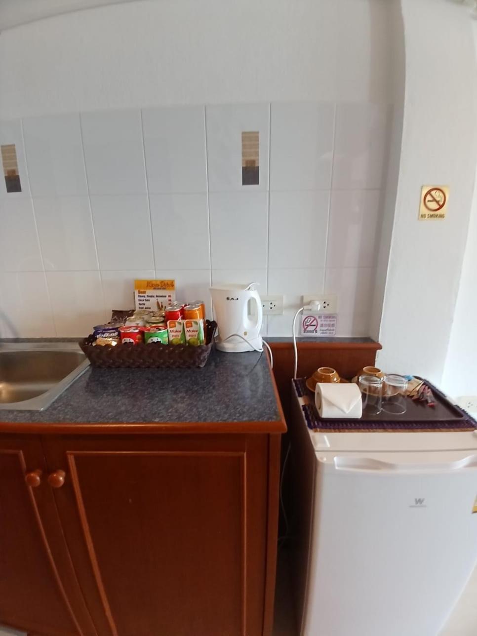 Aksarai Hotel Patong Экстерьер фото