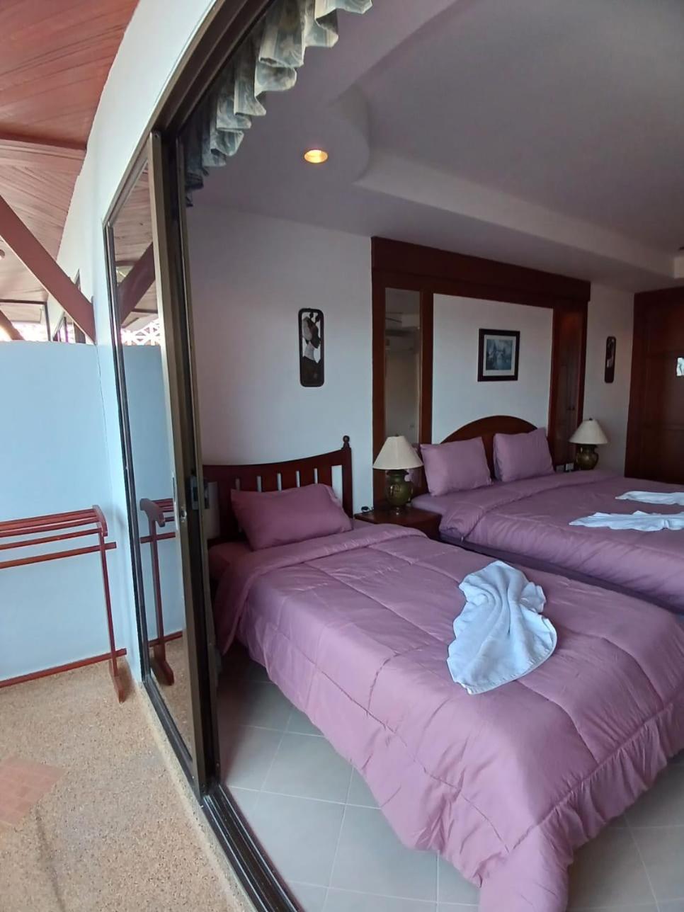 Aksarai Hotel Patong Экстерьер фото