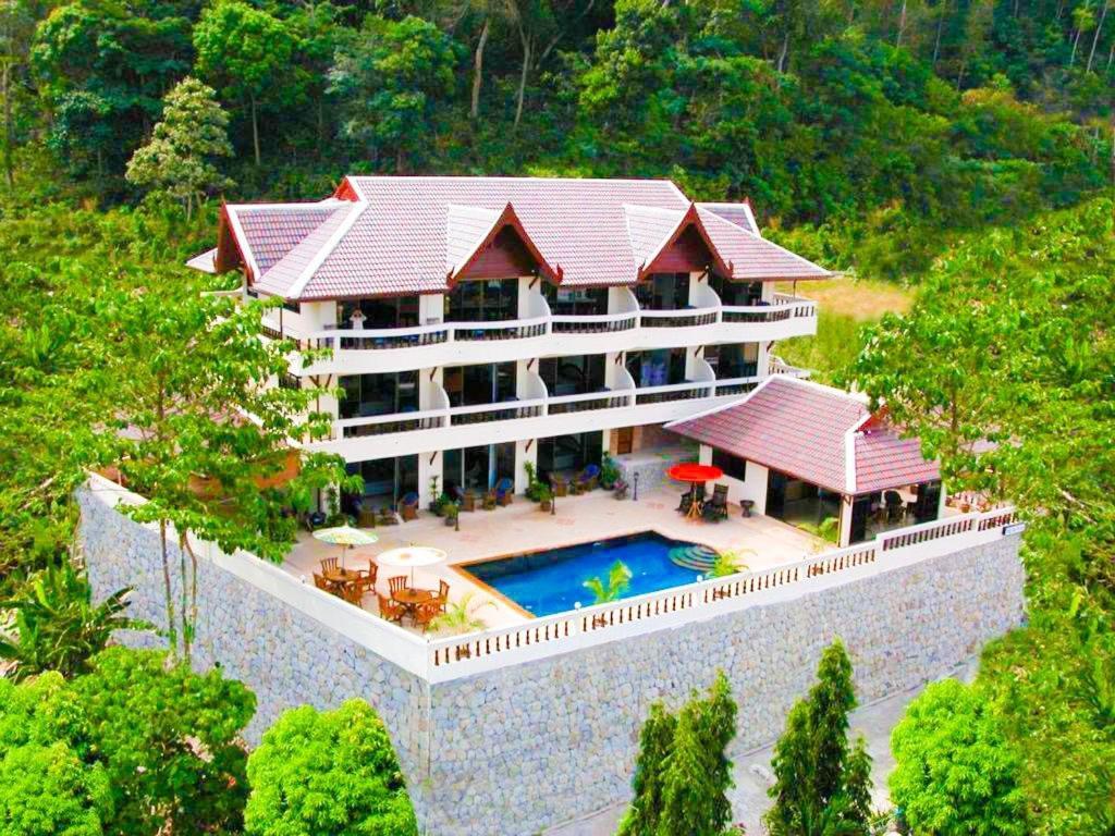 Aksarai Hotel Patong Экстерьер фото