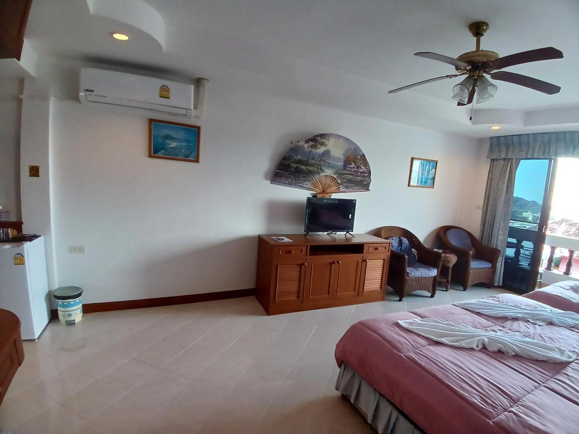 Aksarai Hotel Patong Экстерьер фото