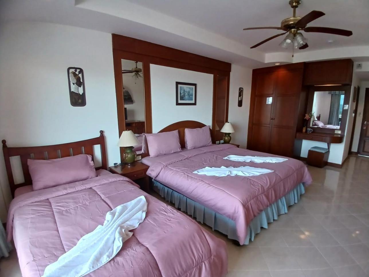 Aksarai Hotel Patong Экстерьер фото