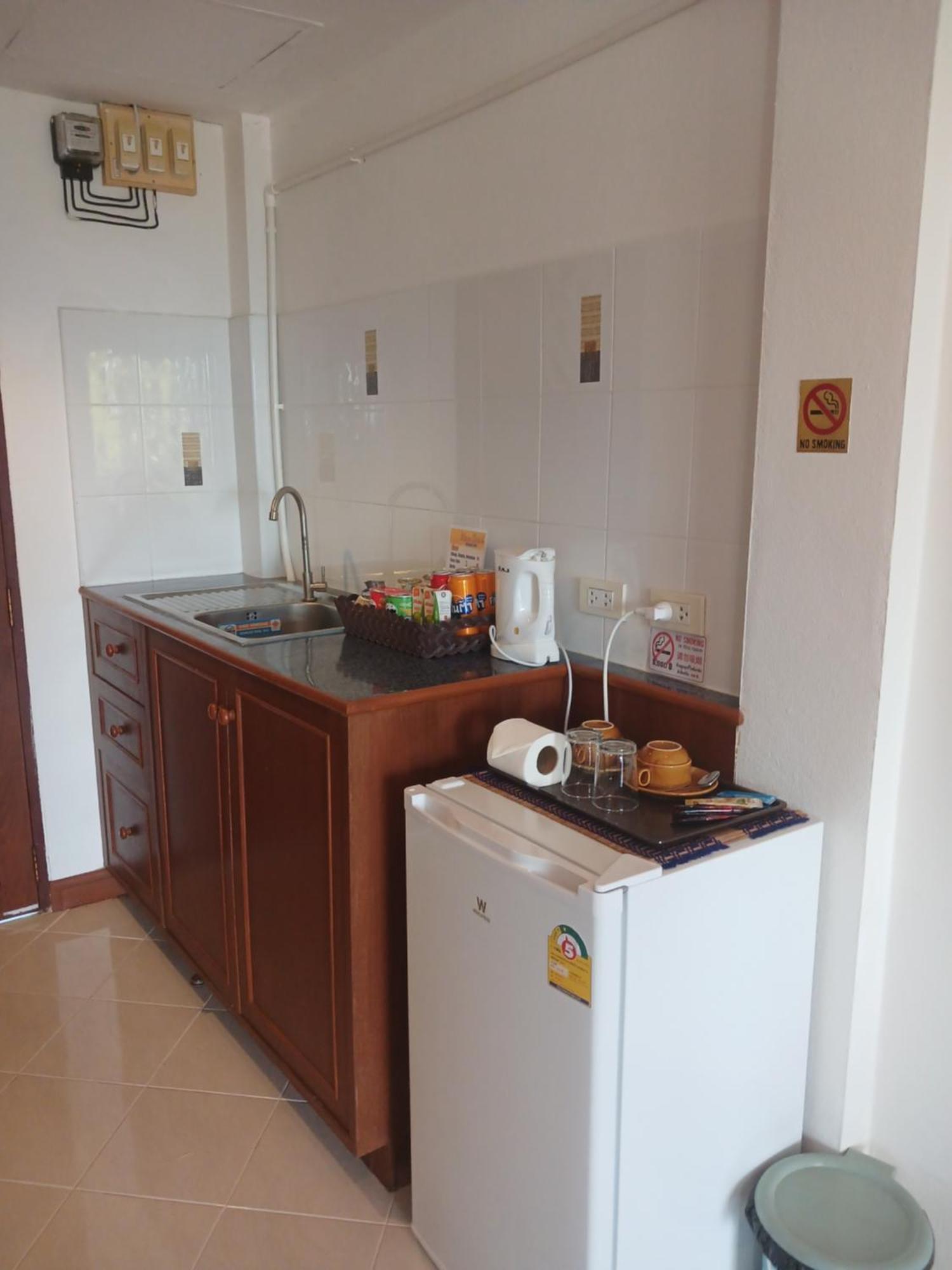 Aksarai Hotel Patong Экстерьер фото