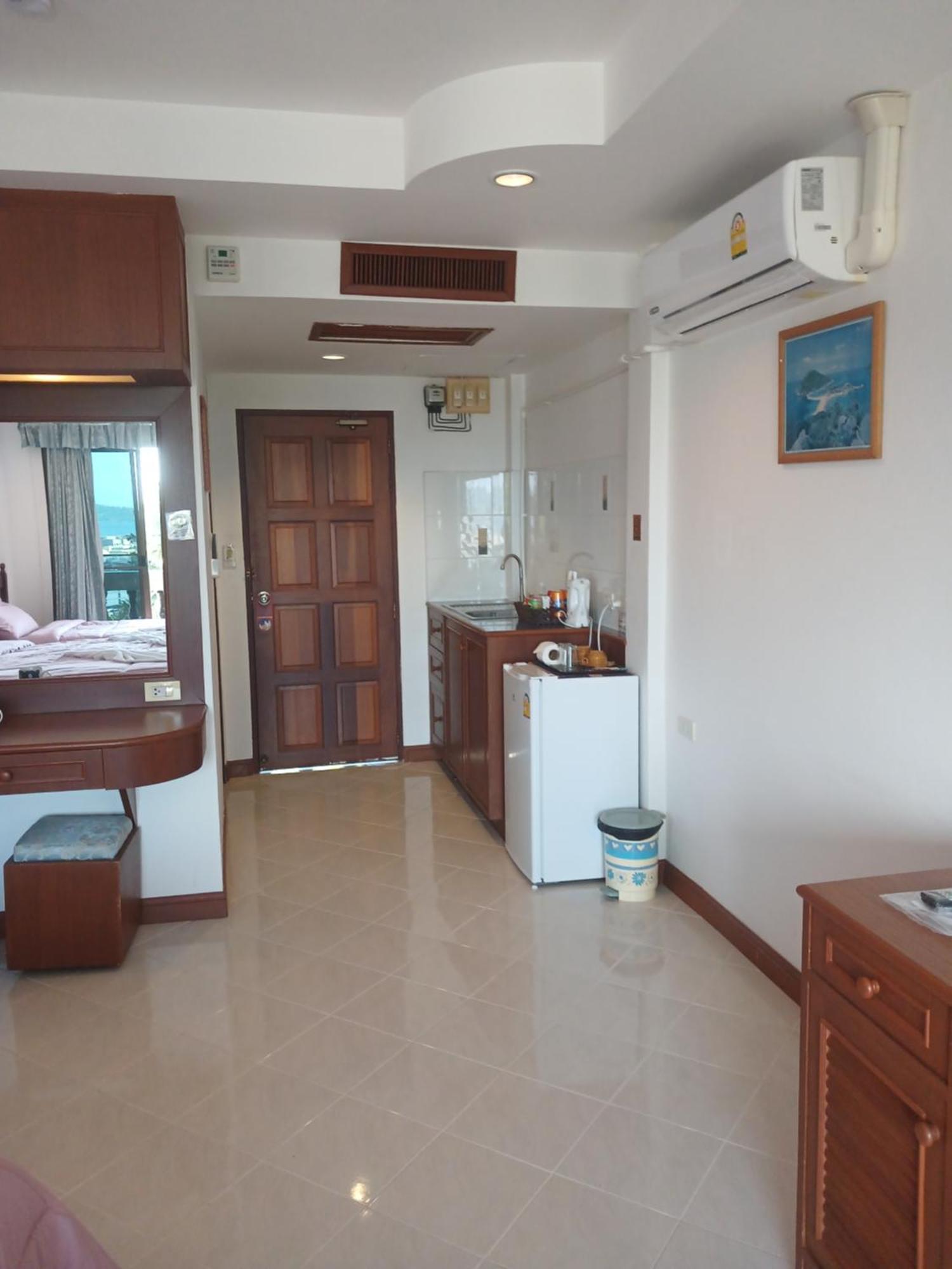 Aksarai Hotel Patong Экстерьер фото