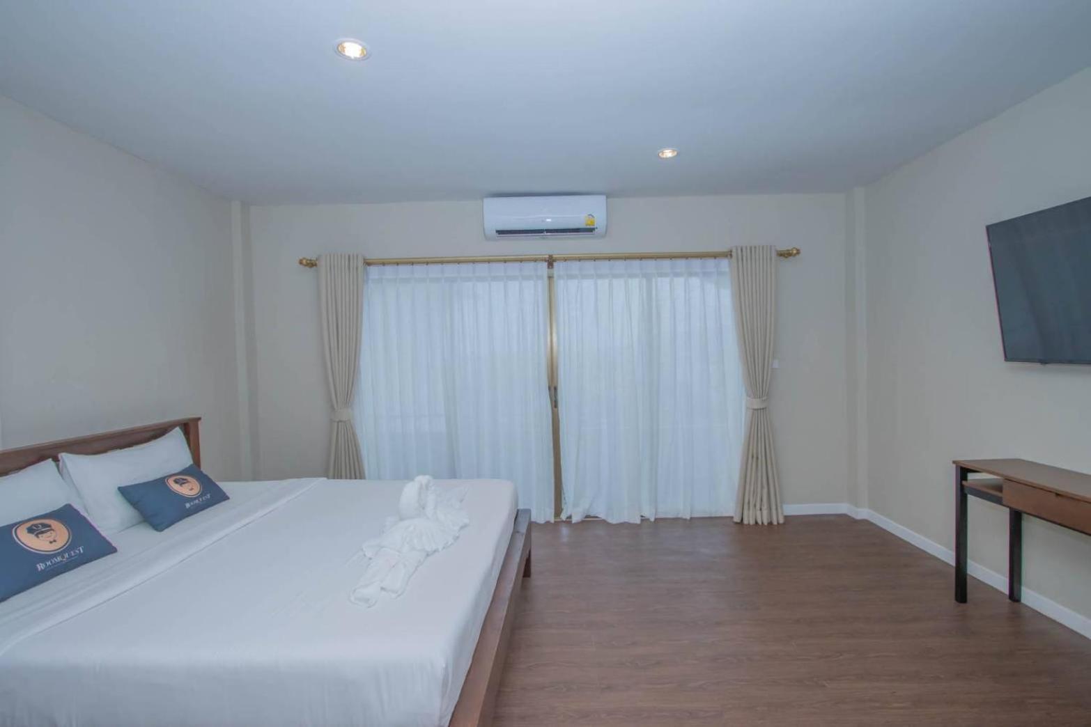 Aksarai Hotel Patong Экстерьер фото